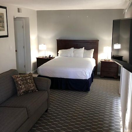 Sterling Hotel And Suites Clive Kültér fotó