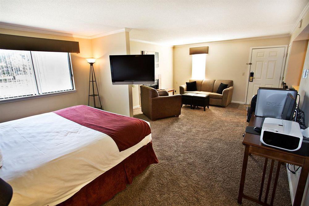 Sterling Hotel And Suites Clive Kültér fotó