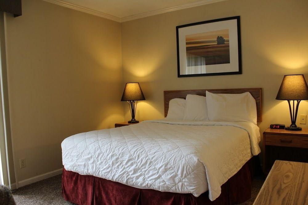 Sterling Hotel And Suites Clive Kültér fotó