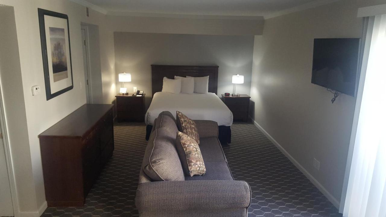 Sterling Hotel And Suites Clive Kültér fotó
