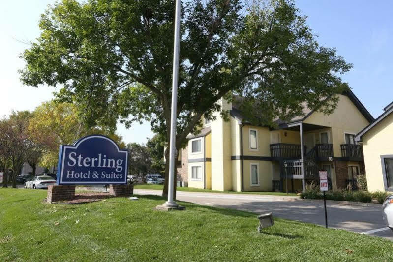Sterling Hotel And Suites Clive Kültér fotó